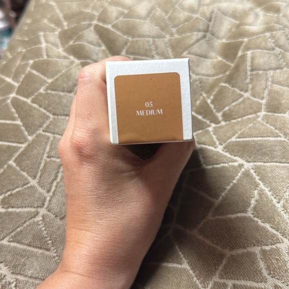 Hood of beauty glow wish multi do skin tint foundation in 05 medium - Picture 2 of 6